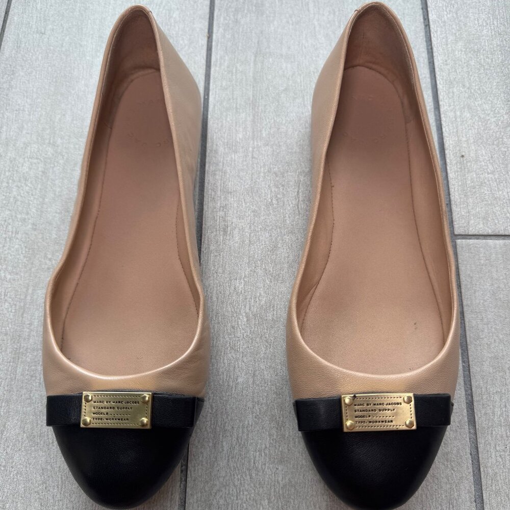 March Jacob’s tan and black toe ballet flats size 38
